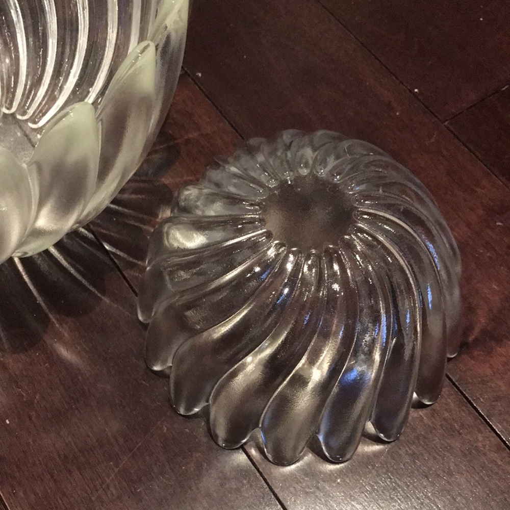 Set of 3 Fluted Glass Display or Serving Bowls Floral Petals Shape - Picture 11 of 14